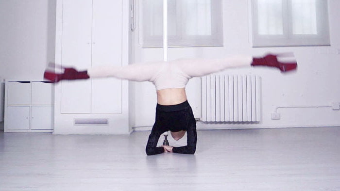 trick forearm cartwheel ruota gomiti floorwork acrobatica exotic studio fenice 1 1